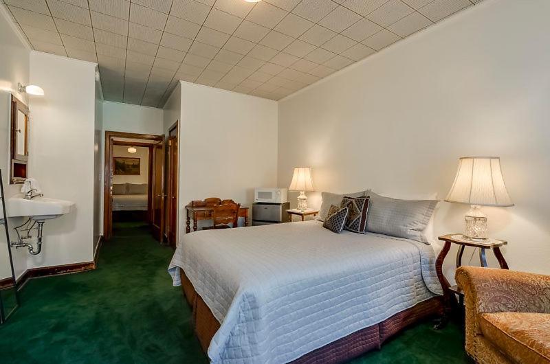 Ryan Hotel Воллес Екстер'єр фото