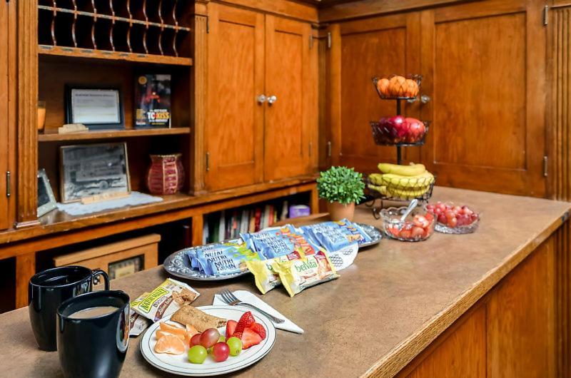 Ryan Hotel Воллес Екстер'єр фото